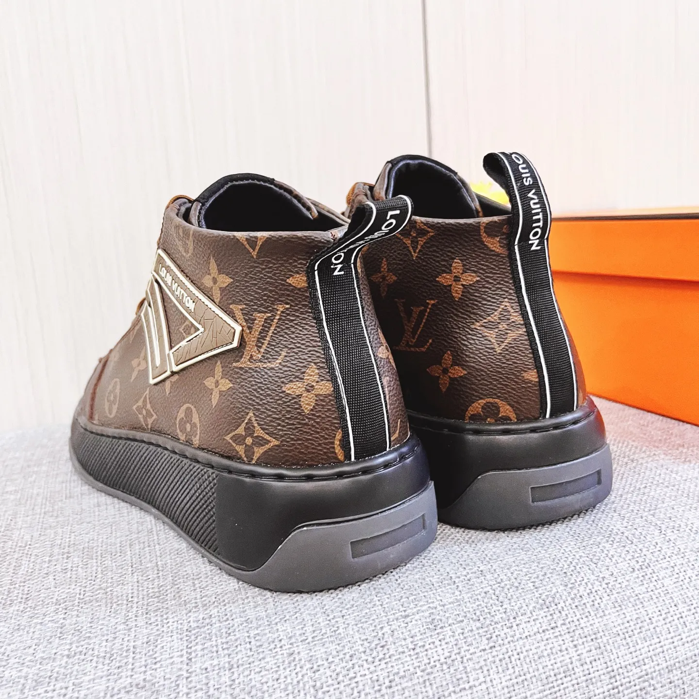Men's shoes 💰 460 men's shoes 💰 [ LV ] 🔥 Louis Vuitton, high-end men's shoes brand official website 1:1 latest masterpiece: uppers are made of Italian imported first-layer cowhide with comfortable and breathable lining ➕ original non-slip and wear-resistant outsole 🔥, making walking more convenient and comfortable! An exclusive new model, a stunning work, a beautiful 1:1 replica [color] compared to the official quality! Create a fashionable personality to set off your uniqueness! A must-have for trendy men! Classic 🔥Size: 38-44 Color: 🔥 3⃣️colors available🔥.